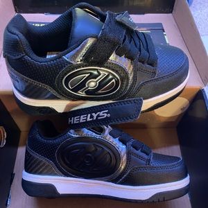 Kids size 13 Heelys light up
